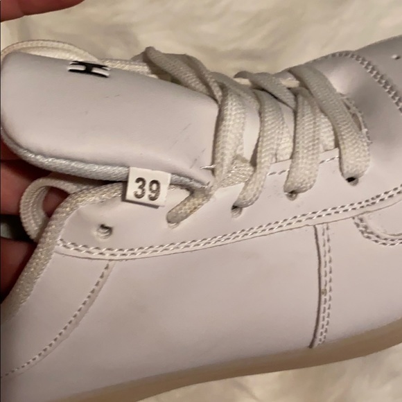 Hover kicks - Picture 4 of 4